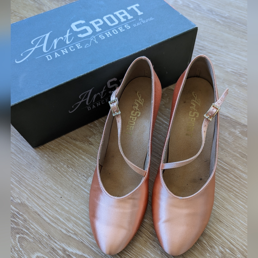 Ray Rose Art Sport Dance Shoes Size 5.5 UK/7.5 US 2" Flared Heel Medium Width